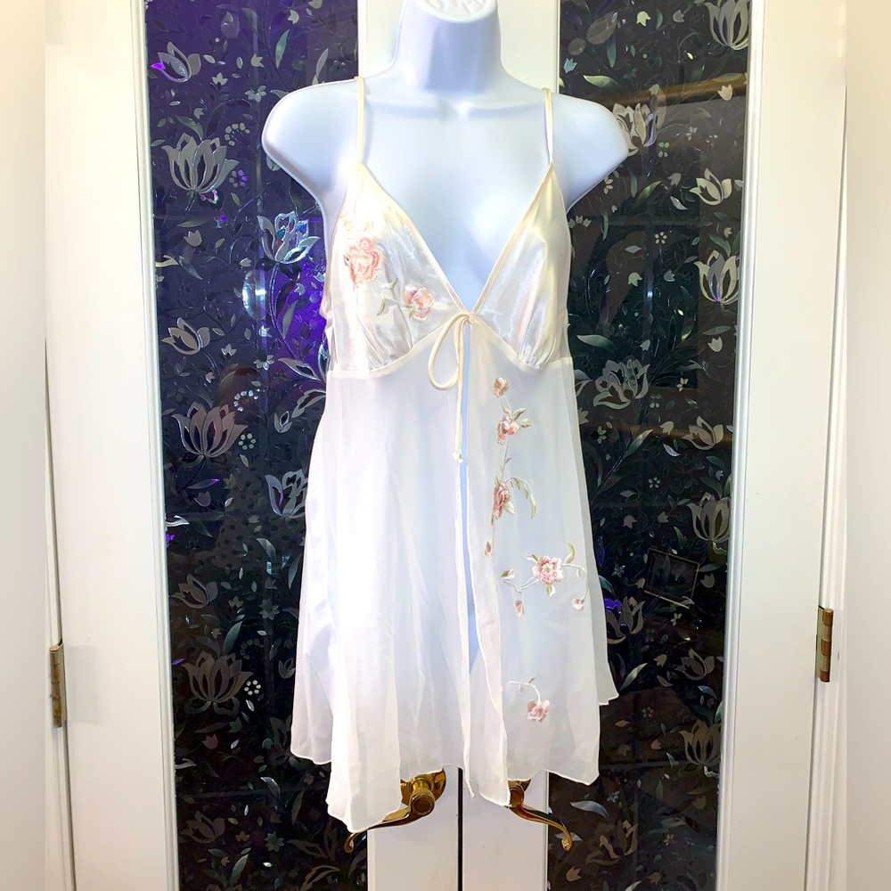 Vintage California Dynasty 2 piece chemise set with panties women’s size med NWT